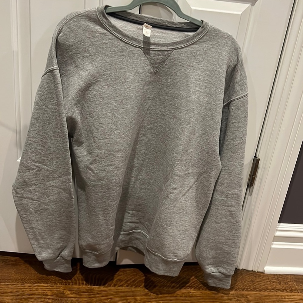Fruit of the loom crewneck.